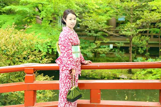 ペアーズ女性会員のプロフィール写真着物の女性